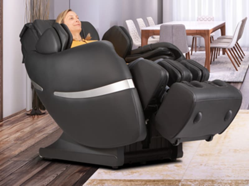 Relax yourself with deluxe zero gravity massage chair at the best price